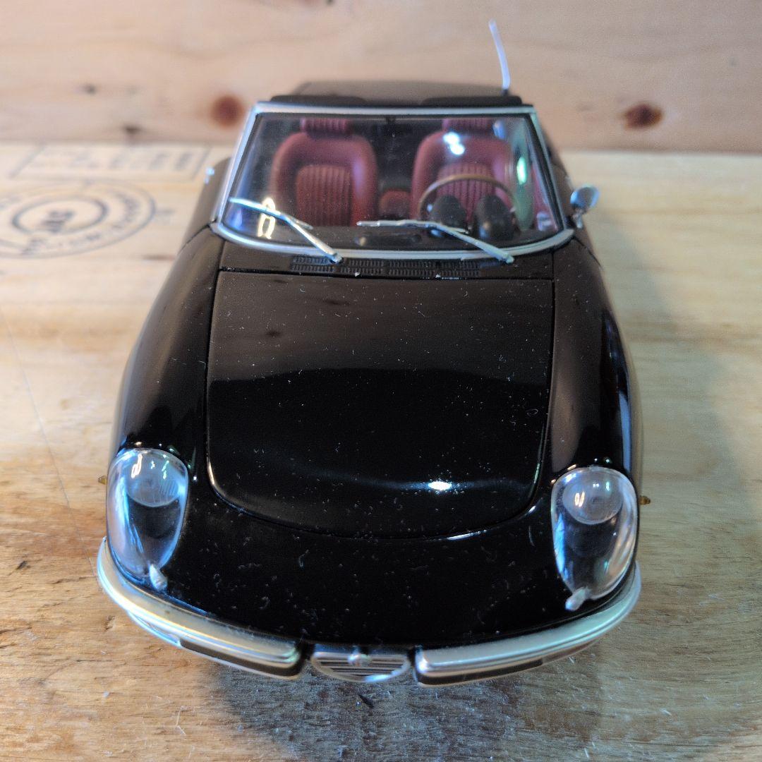 ミニカー ALFAROMEO 2000SPIDER 1970 1/18