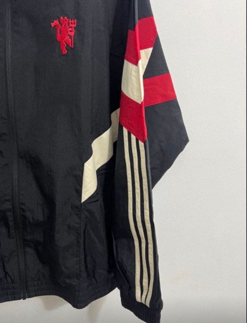 新品M マンチェスターユナイテッド トラックトップ アディダス　IS6525