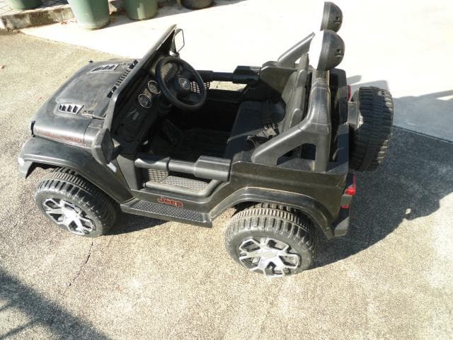 子供が乗れる電動ラジコンカー　＜Ｊｅｅｐ＞2人乗り可能　現役動作品