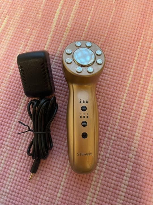 銀座スティファニー 美顔器とマッサージジェル