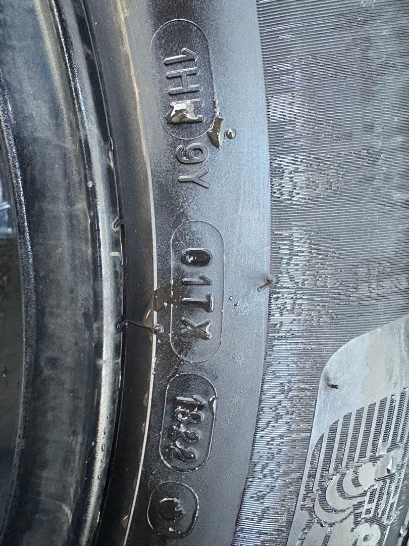 送料込み格安　275/55R20インチ　スタッドレス　ディフェンダー【1/2】