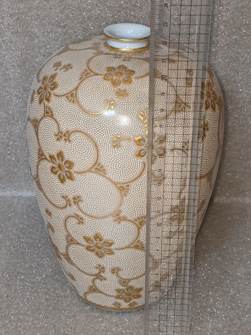 九谷焼 人気作家『仲田錦玉』造 渦打白粒唐草文☆花瓶　花入れ　壺