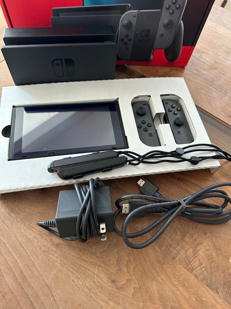 【美品】Nintendo Switch本体　グレー