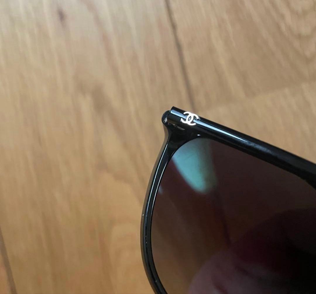未使用に近い　CHANEL ブラックラウンドサングラス　レザーケース付き