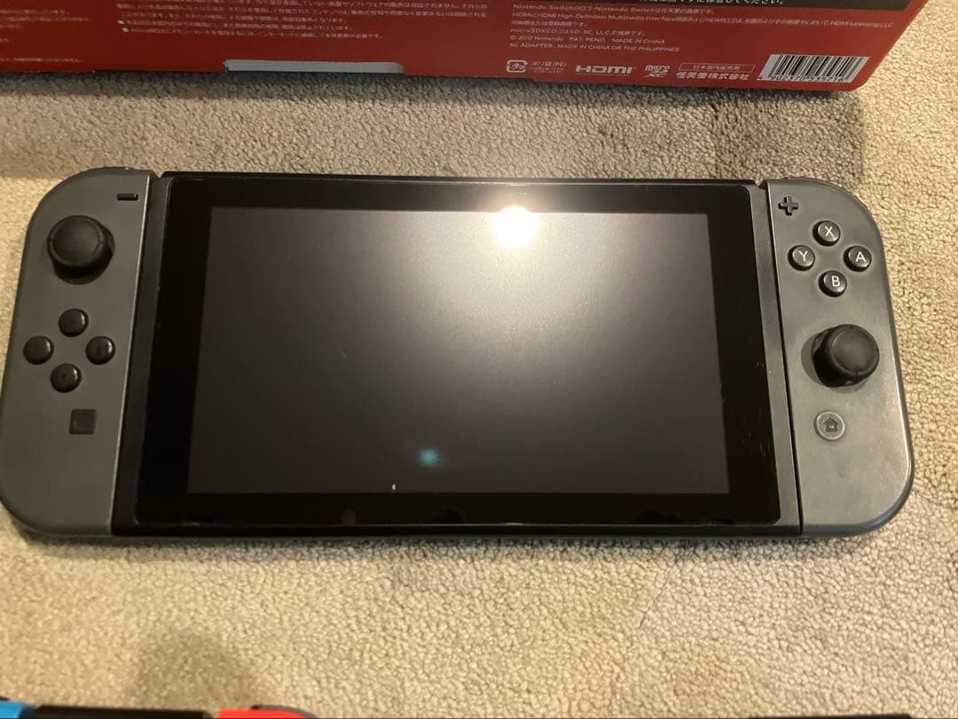 Nintendo Switch 本体（追加の赤・青ジョイコン付き）