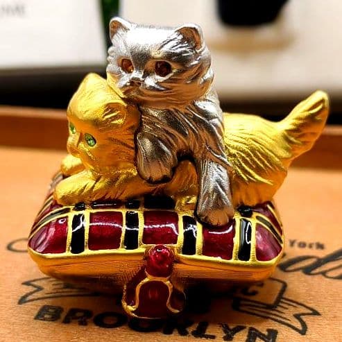 元箱付きエスティローダー プレイフルキティ 練り香水コンパクト キャット