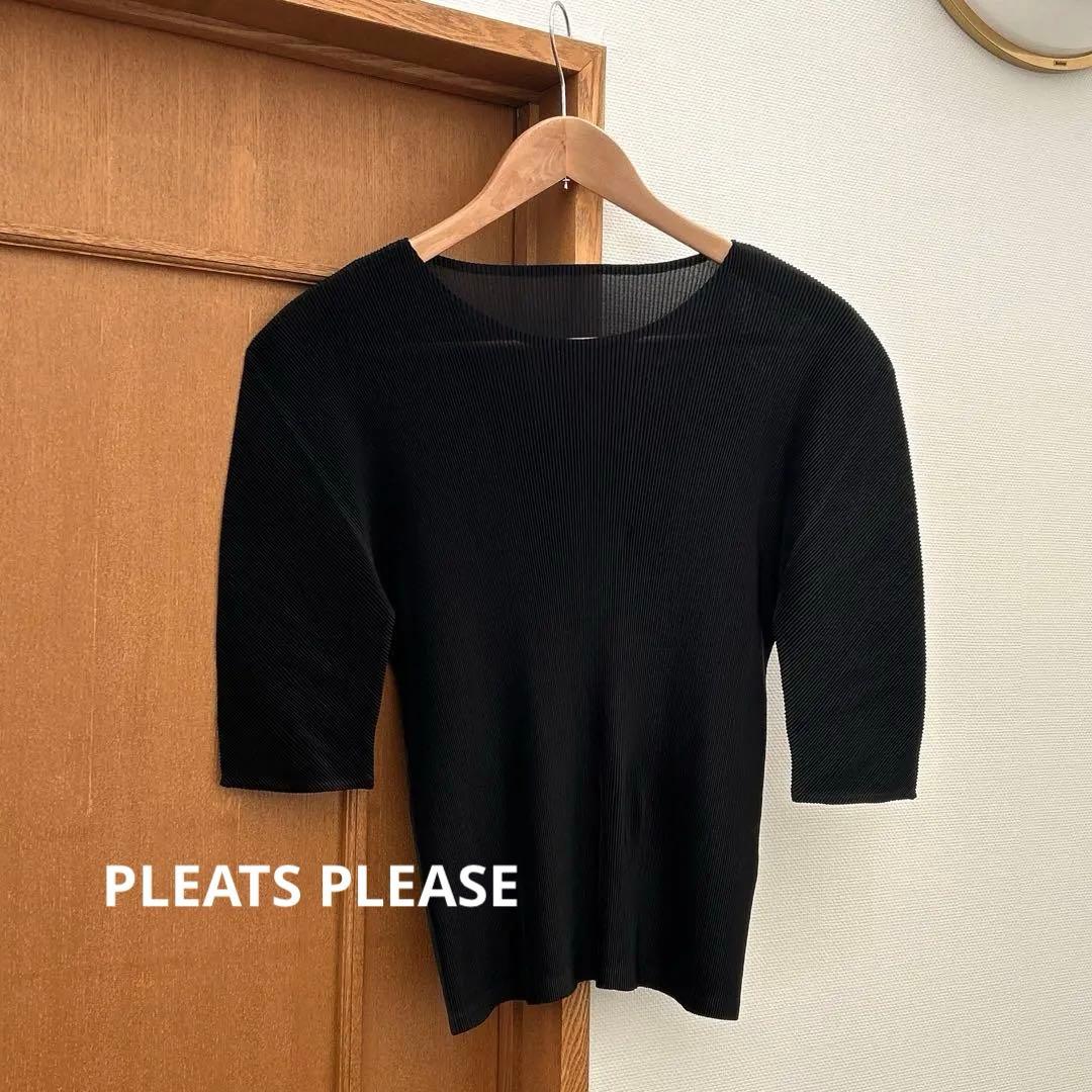 プリーツプリーズ 黒 5分袖トップス