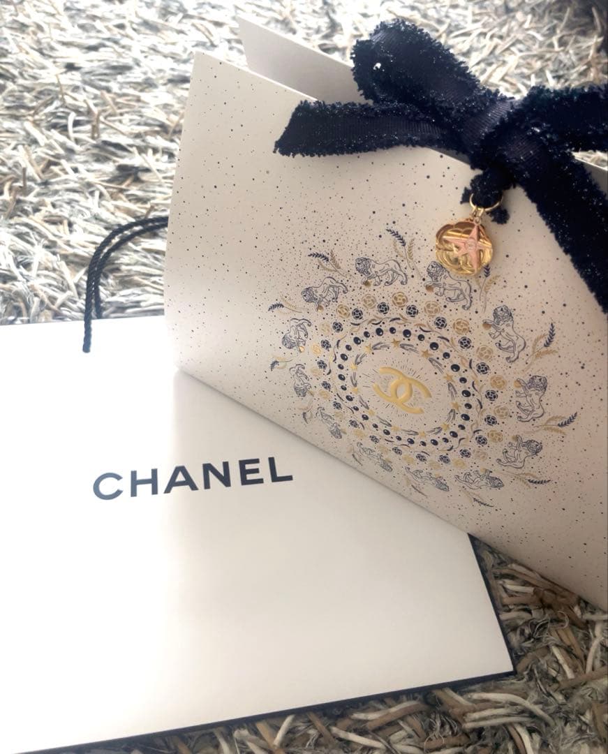 新品未使用　シャネル クリスマスコフレ 2025 ギフトラッピングショッパー付き