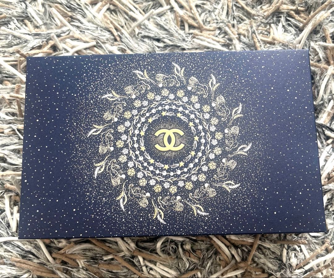 新品未使用　シャネル クリスマスコフレ 2025 ギフトラッピングショッパー付き
