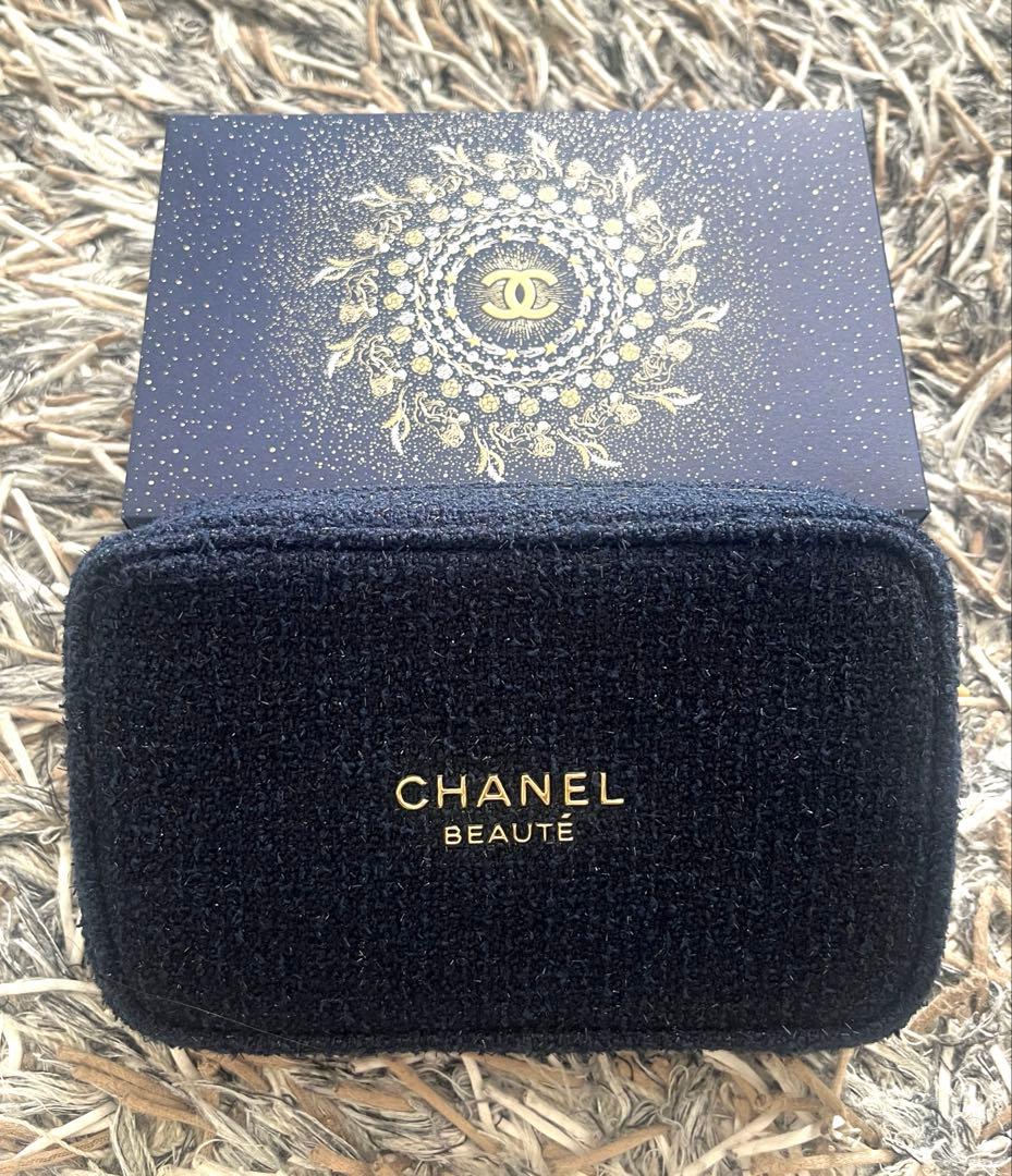 新品未使用　シャネル クリスマスコフレ 2025 ギフトラッピングショッパー付き