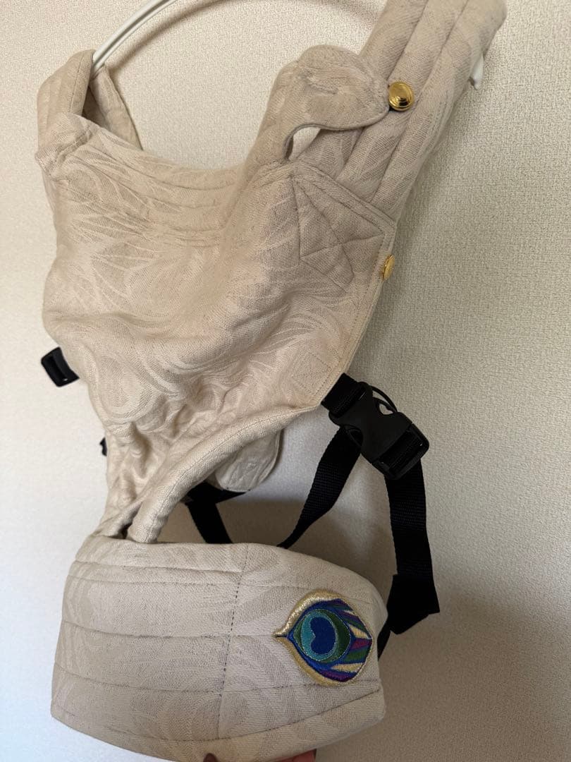 artipoppe アーティーポッペ　ベージュ 抱っこ紐