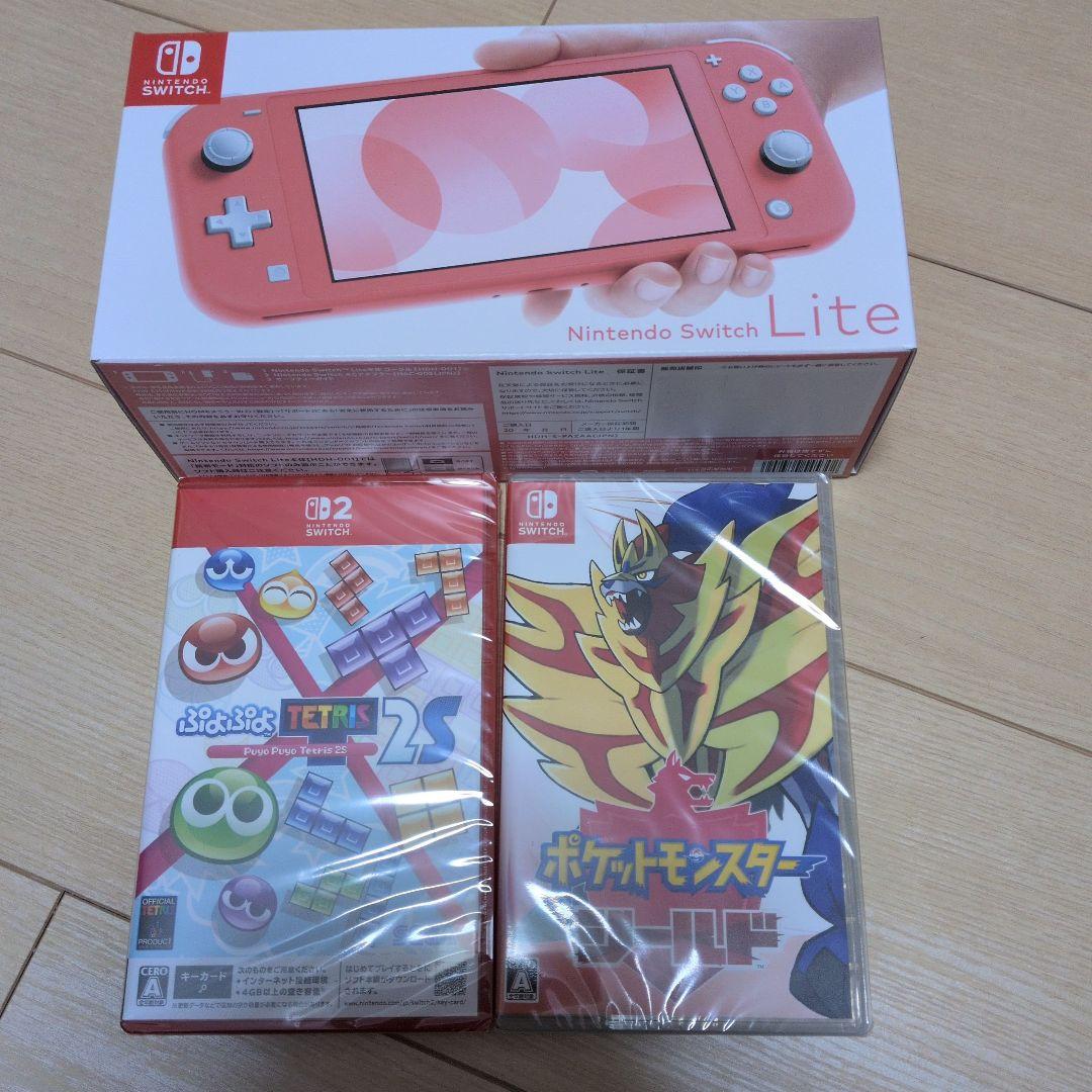 任天堂スイッチライト新品。