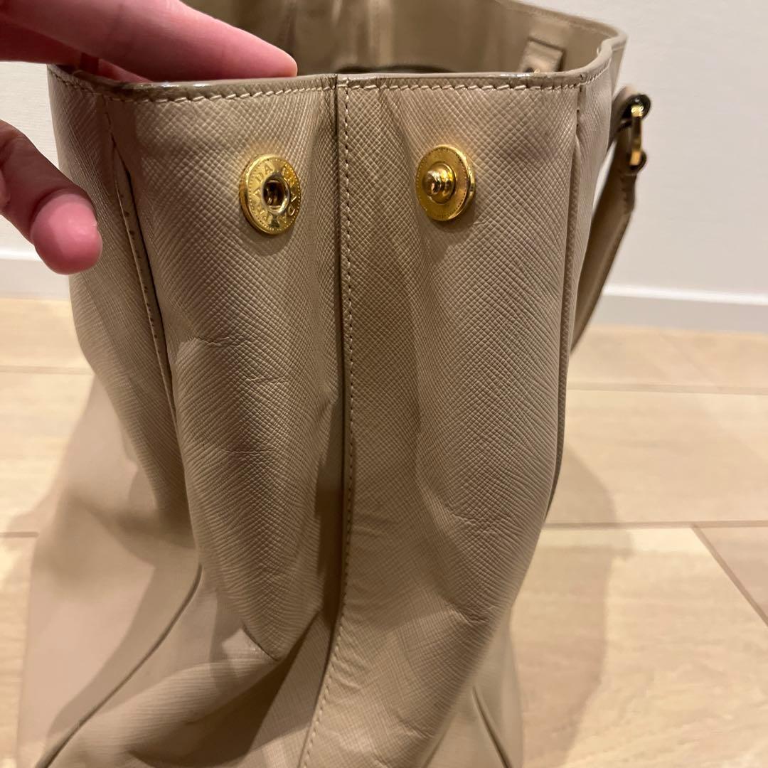 プラダ　サフィアーノ　ベージュ レザー ビジネスバッグ