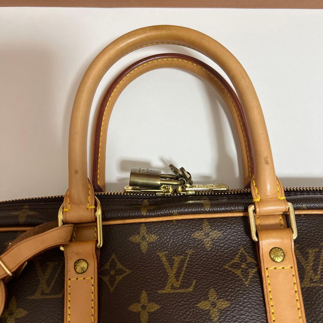 LOUIS VUITTON 「ポルトドキュマン・ヴォワヤージュ」