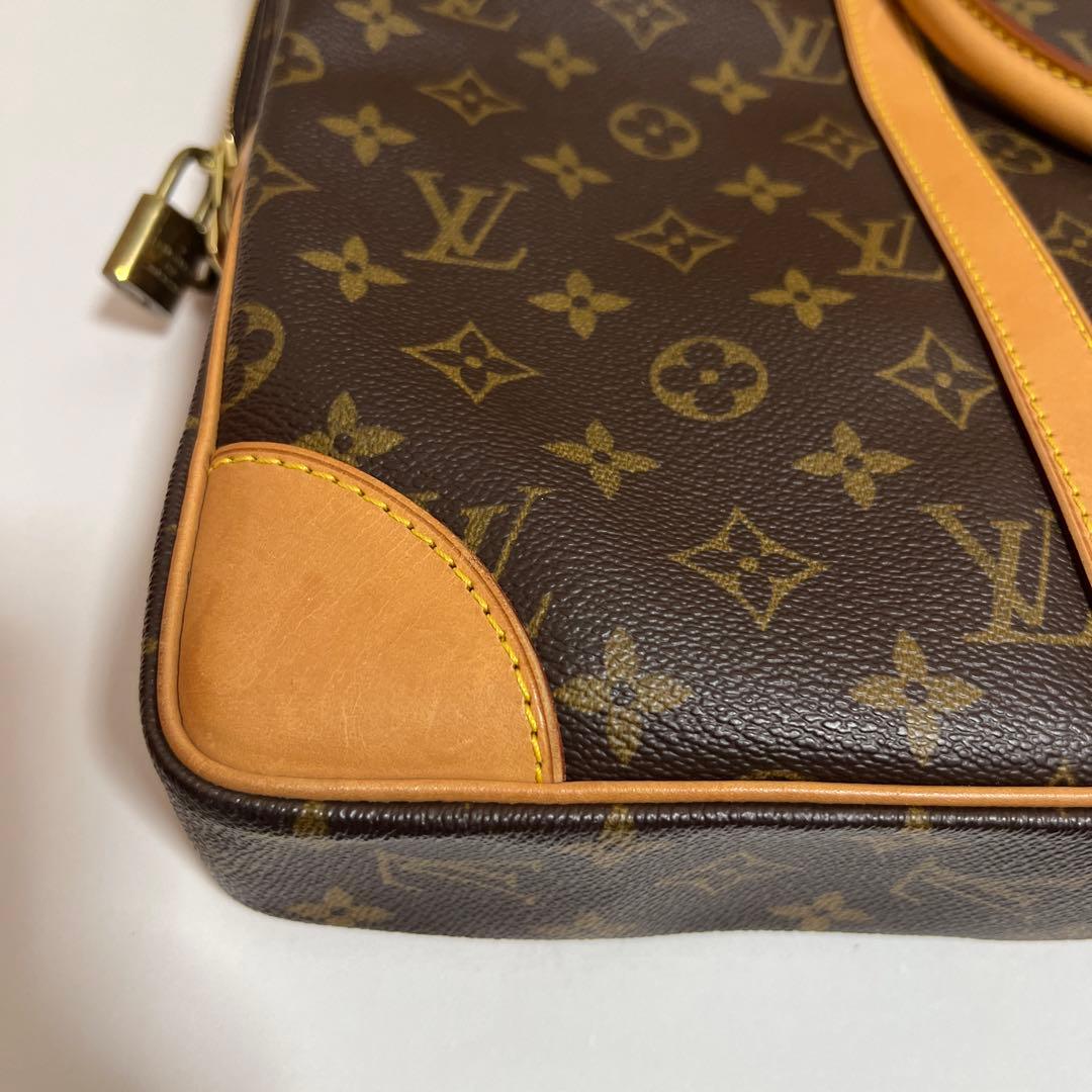 LOUIS VUITTON 「ポルトドキュマン・ヴォワヤージュ」