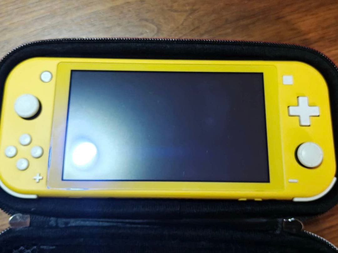 任天堂　Nintendo Switch Lite イエロー &ケース付き