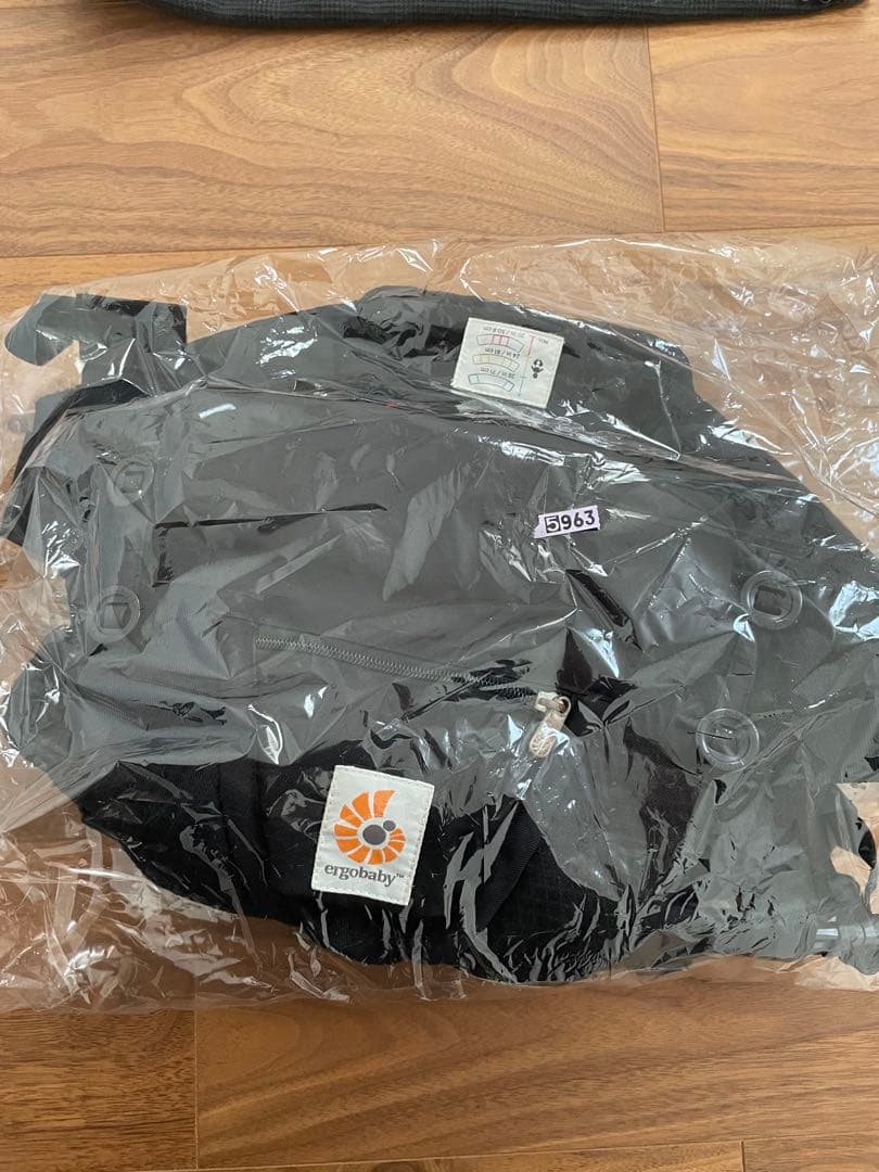 【クリーニング済】エルゴベビー オムニブリーズ 抱っこひも　保護ベルト　カバー付