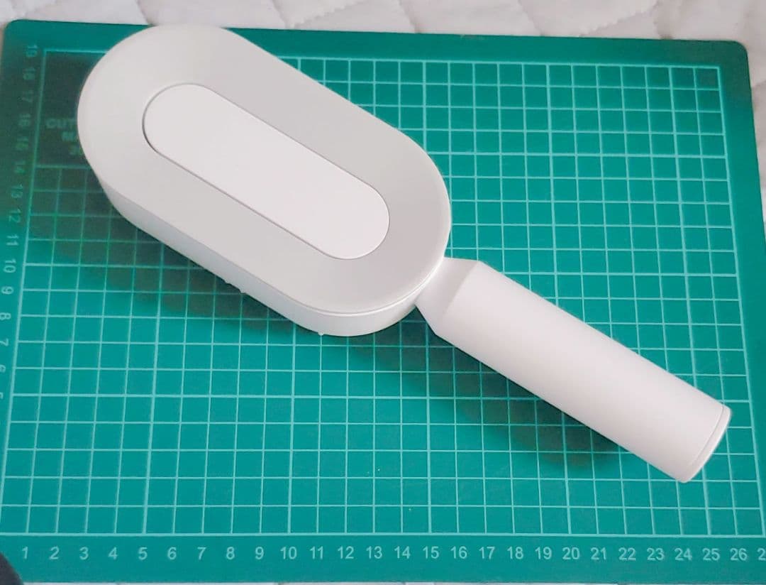 ✨早い者勝ち✨　ヘアブラシ くし 髪の毛 サラサラ プレス式クリーニング