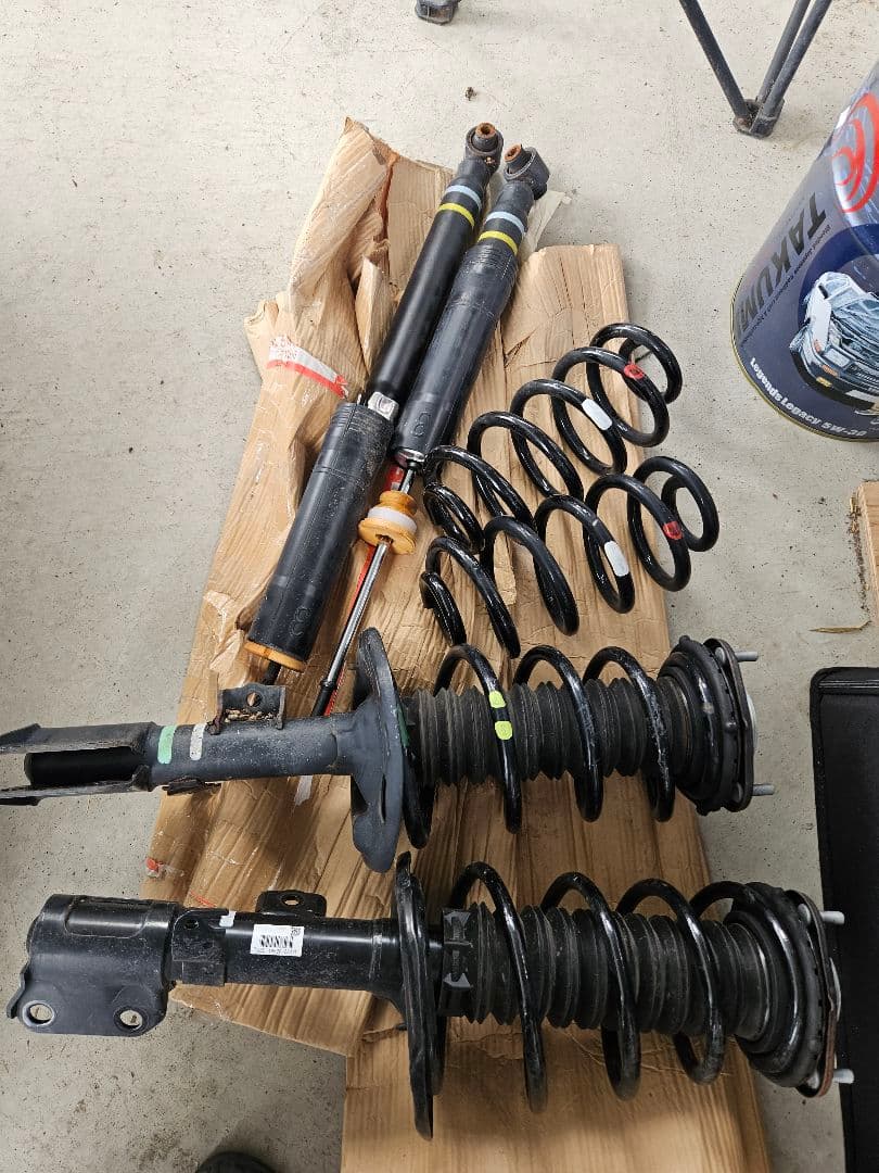 トヨタ　ノア、ヴォクシー系？サスペンション