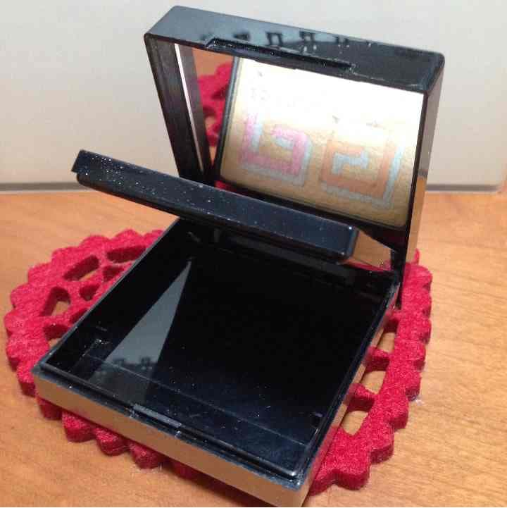 ユリ GIVENCHY フェイス＆ボディパウダー