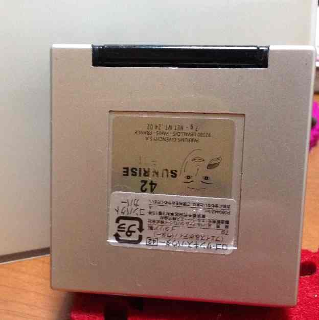 ユリ GIVENCHY フェイス＆ボディパウダー