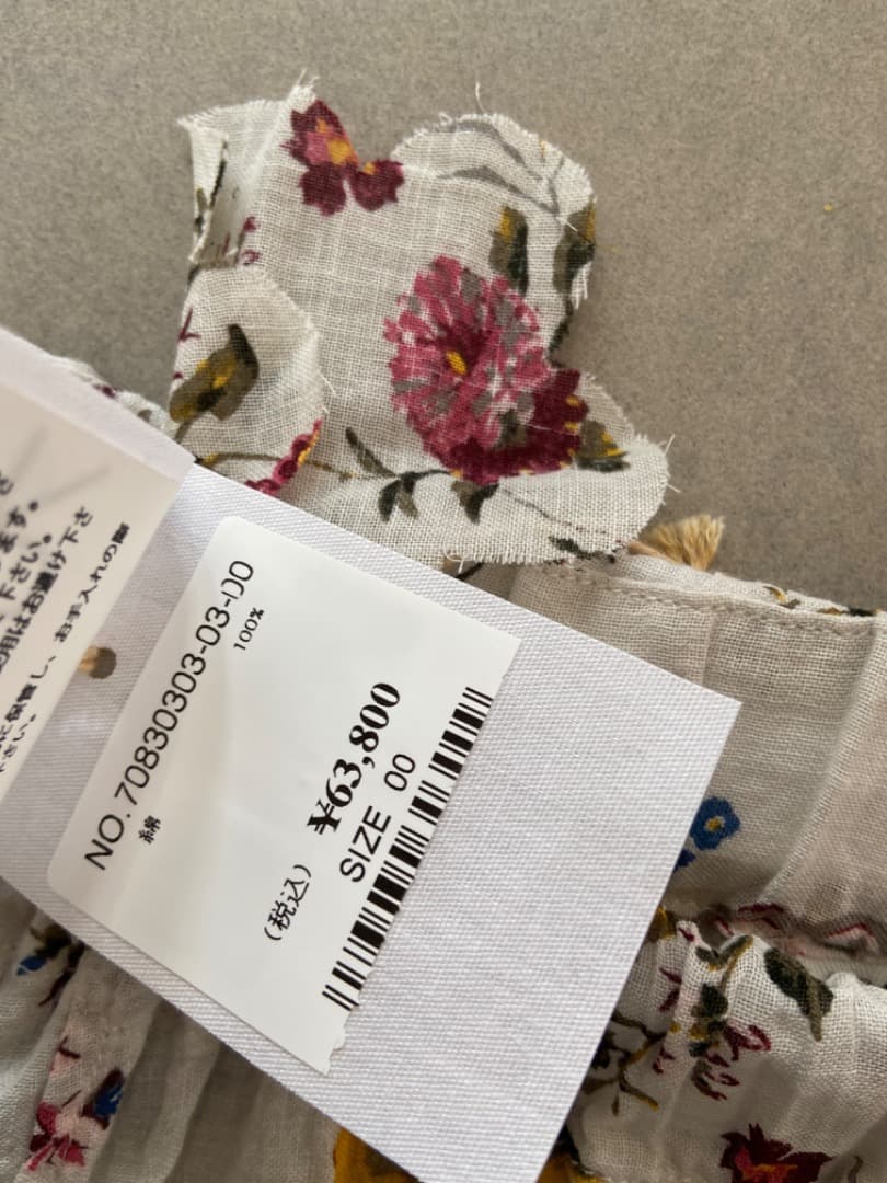 45R 45ガーゼアンティークフラワープリントのシャーリングブラウス