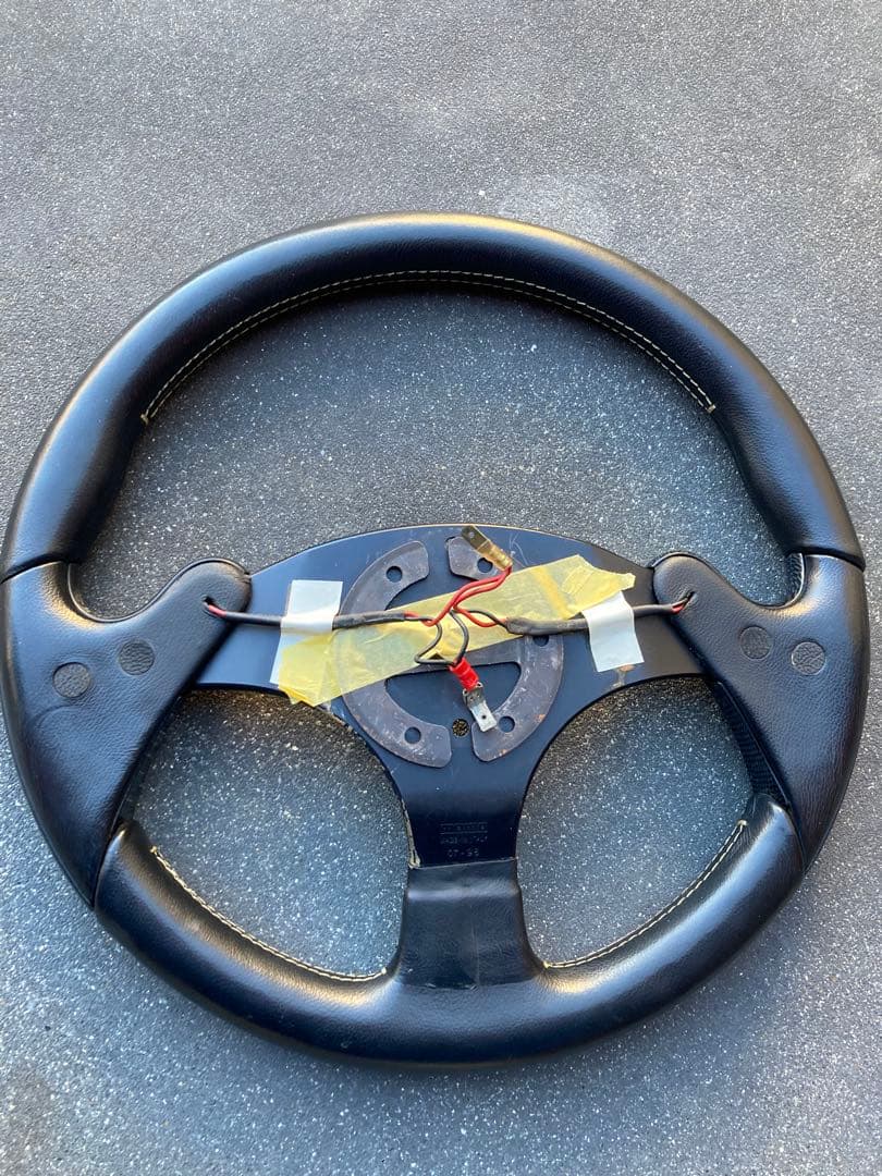 MOMO モモ　ステアリングホイール　F1コンセプト 中古品