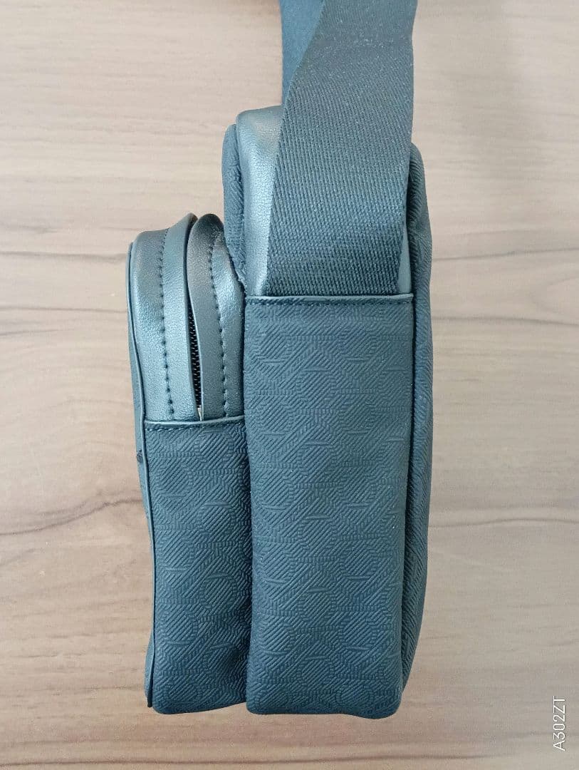 美品　  ショルダーバッグ ブラック　かばん