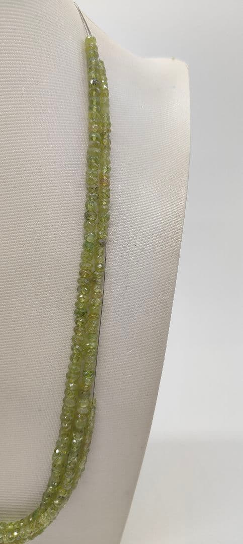 1820. スフェーンボタンカット3本連売り