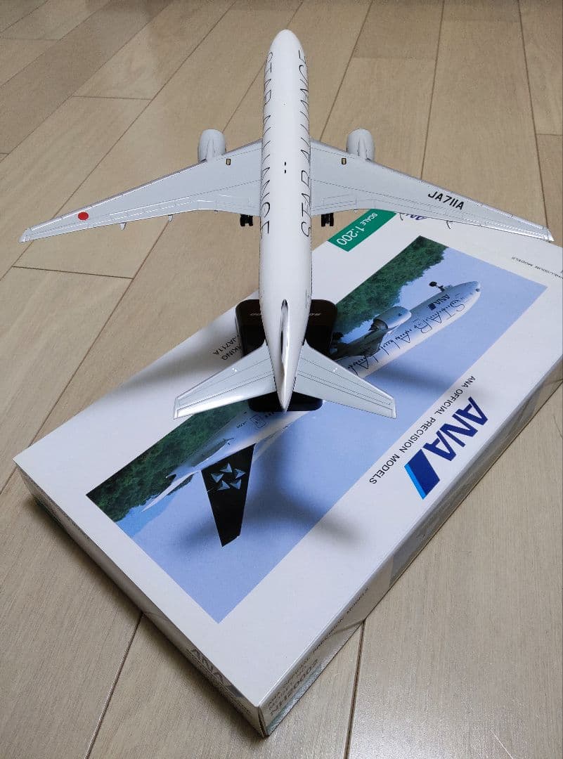 【美品】NH20002ANA ボーイング777-200 JA711A　1/200
