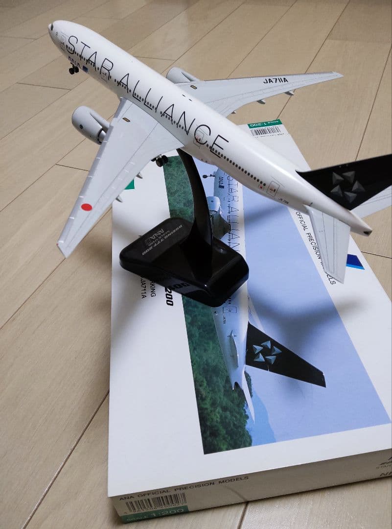 【美品】NH20002ANA ボーイング777-200 JA711A　1/200