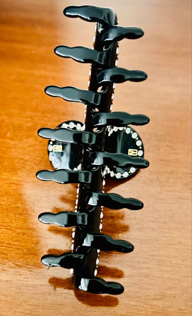 アレクサンドルドゥ パリ ヴァンドームコレクション 黒 Mクリップ ストーン付き