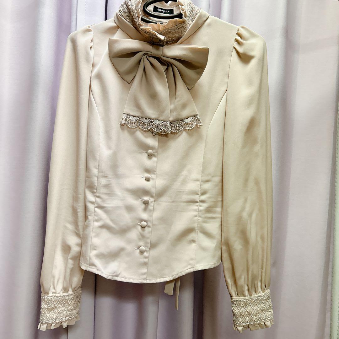 Sheglit/ブラウス+リボンジャボ/ベージュ