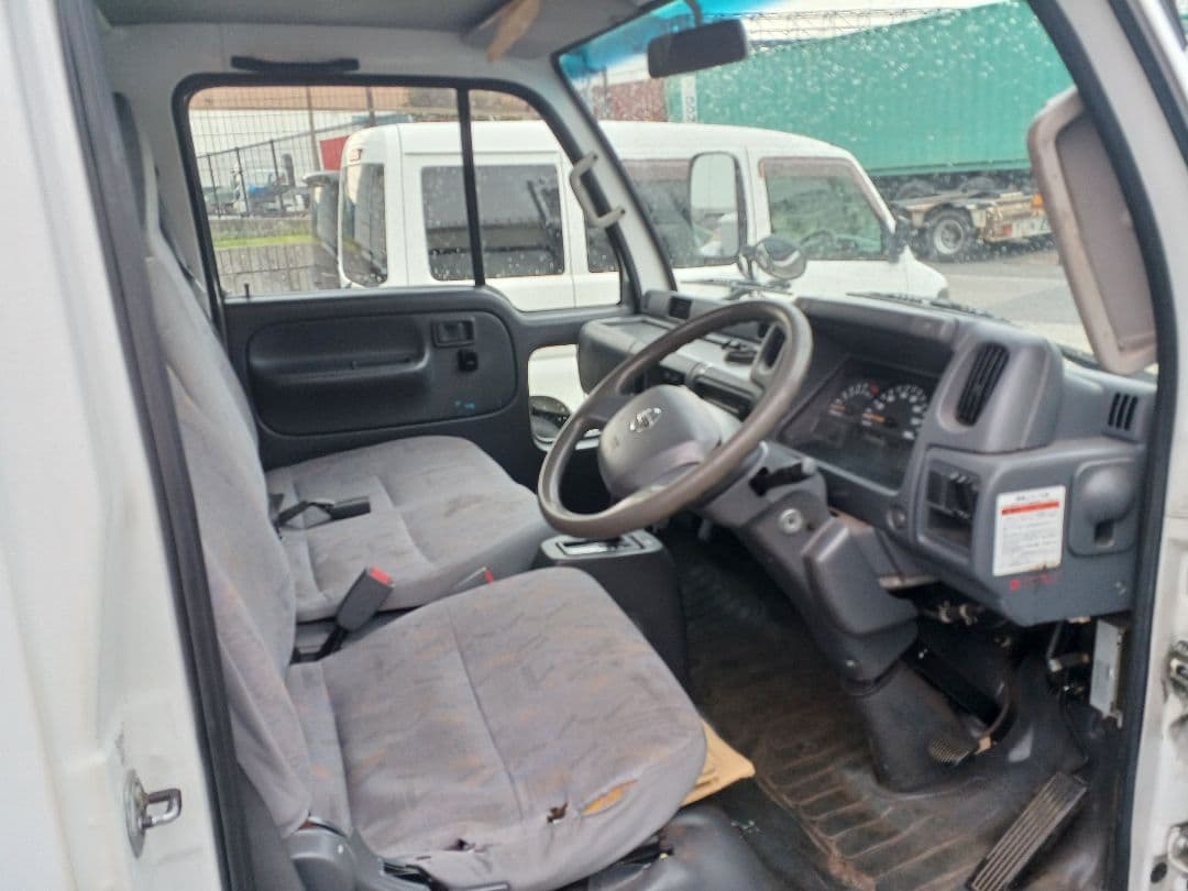 神戸発　アトラストラック1.5トン低床ロング　オートマ　ガソリン