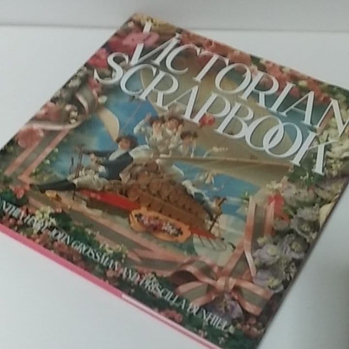 洋書 A VICTORIAN SCRAPBOOK
