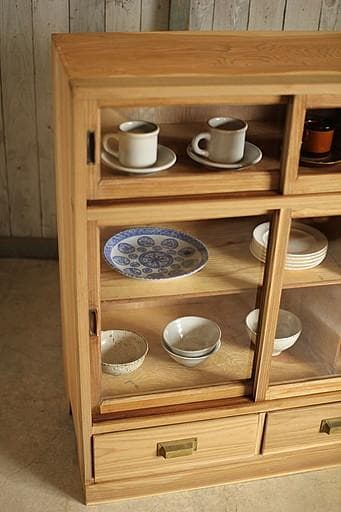 古い木枠のガラス戸棚　引き出し2杯