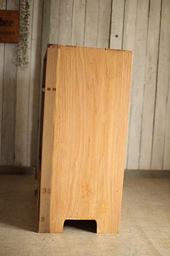 古い木枠のガラス戸棚　引き出し2杯