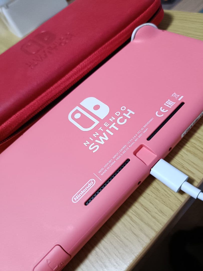 Nintendo　スイッチライト本体　コーラルピンク