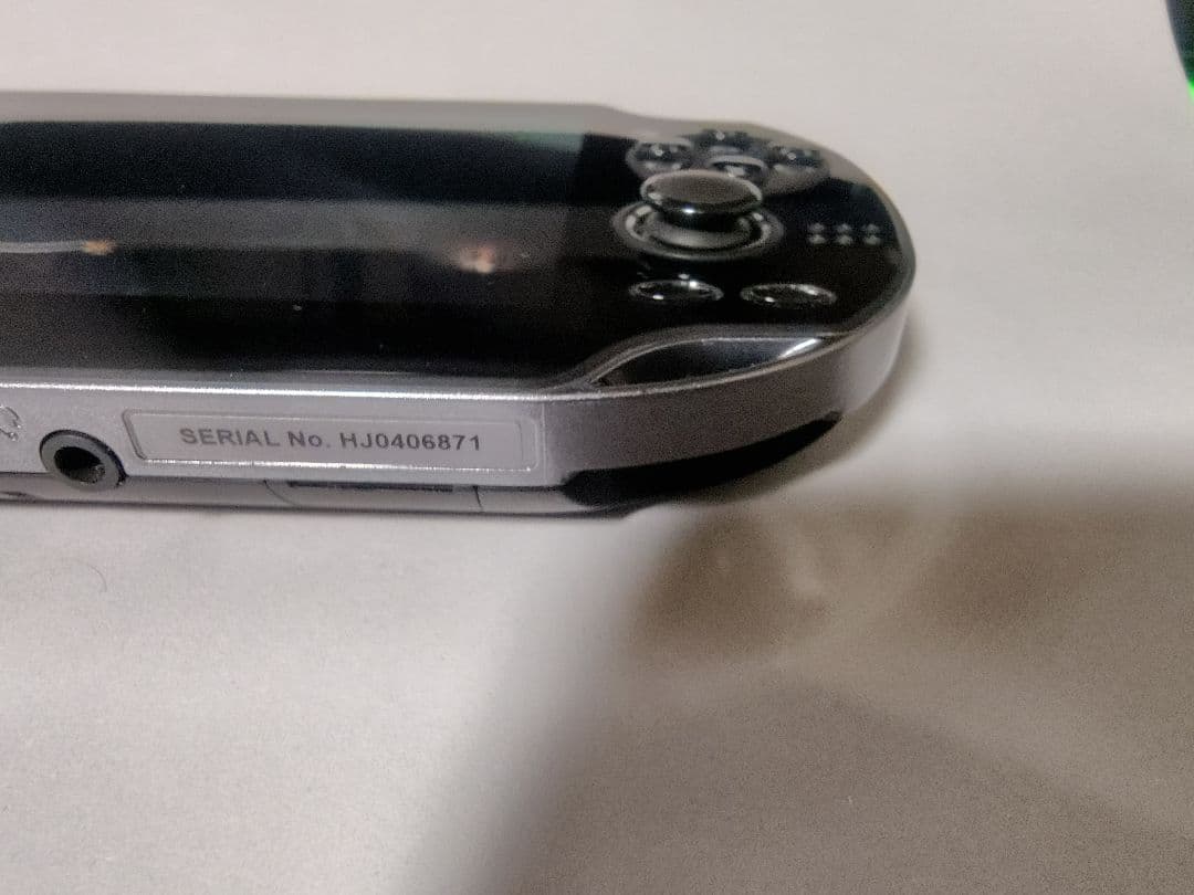 PS Vita PCH-1000　ZA01　ブラック