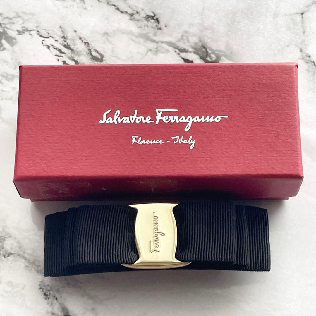 【美品・箱付き】 フェラガモ ヴァラリボン バレッタ ブラック ゴールド金具