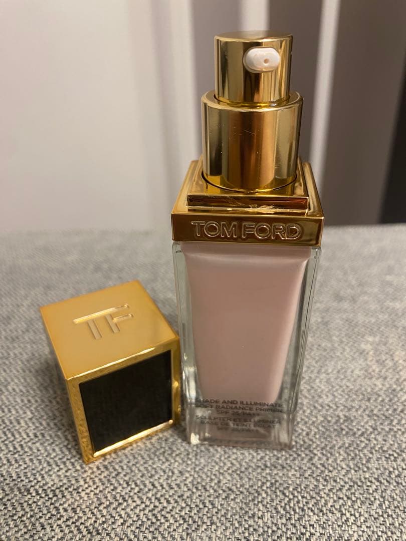 Tom Ford シェイドアンドイルミネイトソフトラディアンスプライマー