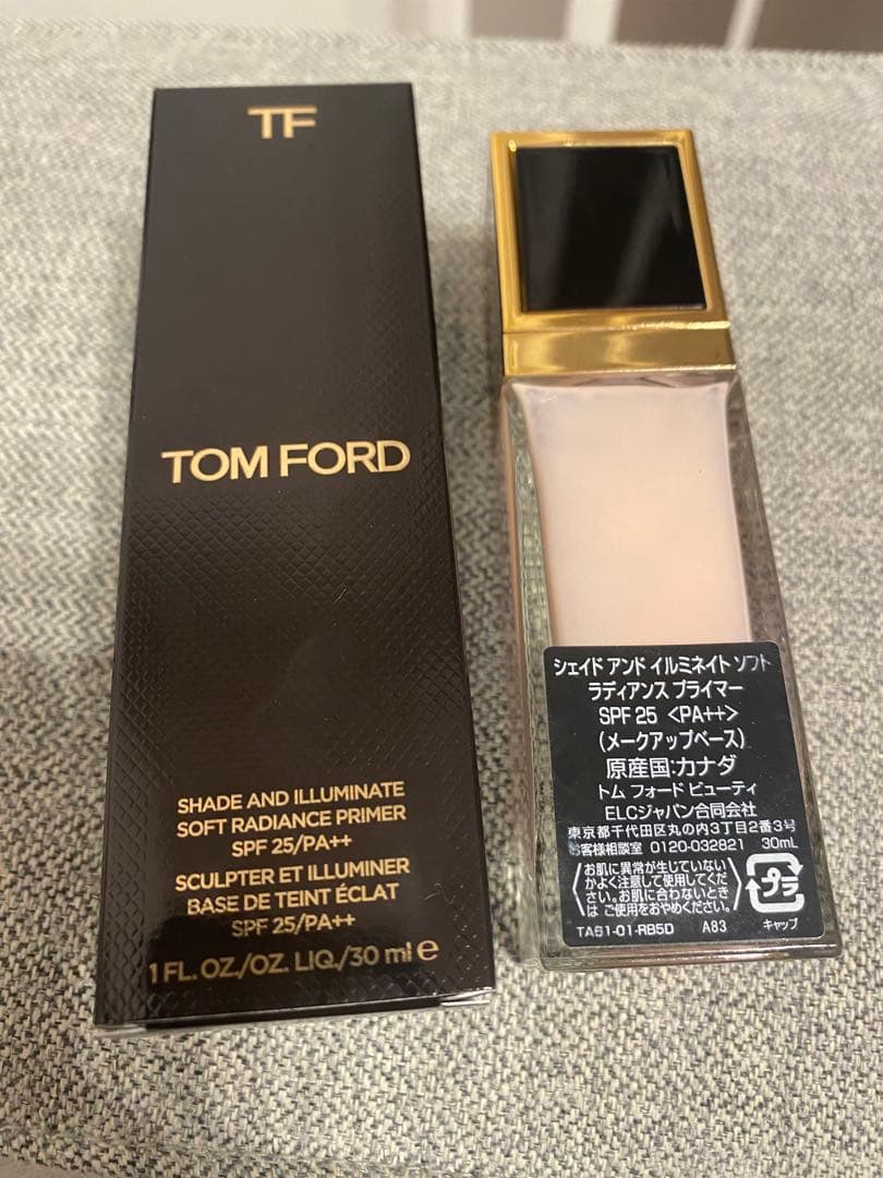 Tom Ford シェイドアンドイルミネイトソフトラディアンスプライマー