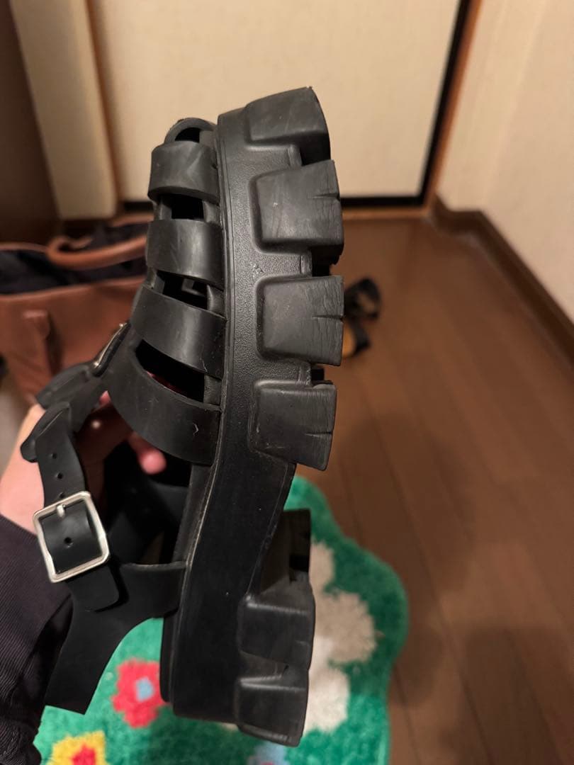 舞　PRADA モノリス　サンダル