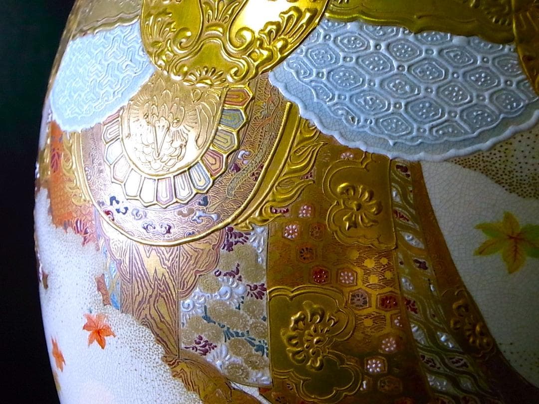 【 E842 】 明治期本筋薩摩焼　超細密盛上金彩絵付御所車文大型花瓶　鑑定書付