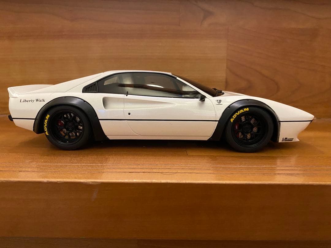 GTスピリットFerrari 308 GTB 1/18