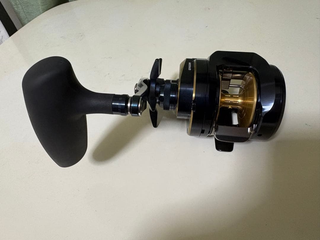 【ほぼ新品】25ソルティガ　300L