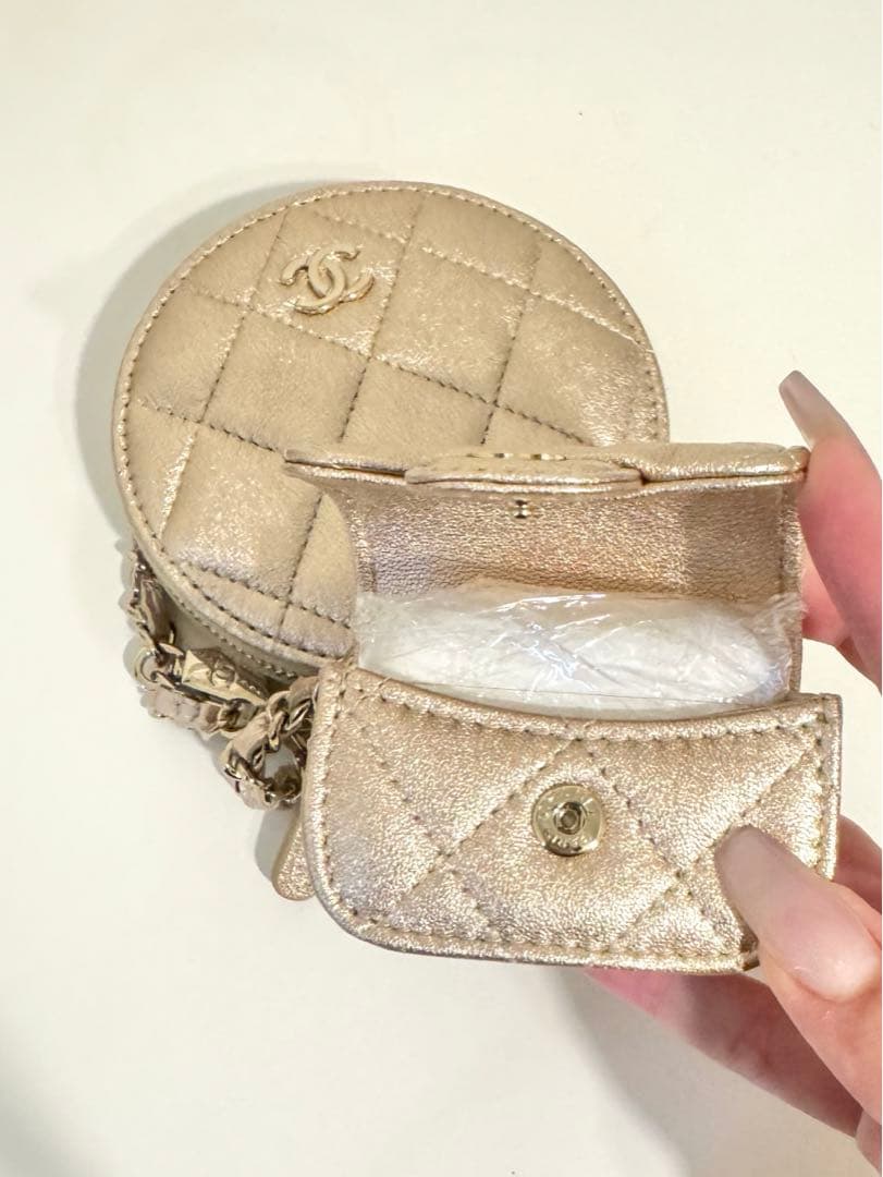 イヤーズギフト CHANEL ゴールド ケース AirPodsケース