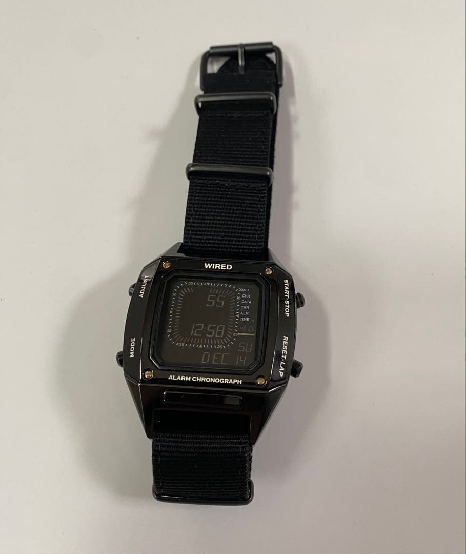 黒x黒　デジボーグ復刻　セイコーWIREDソリディティ　ステンレスベルト