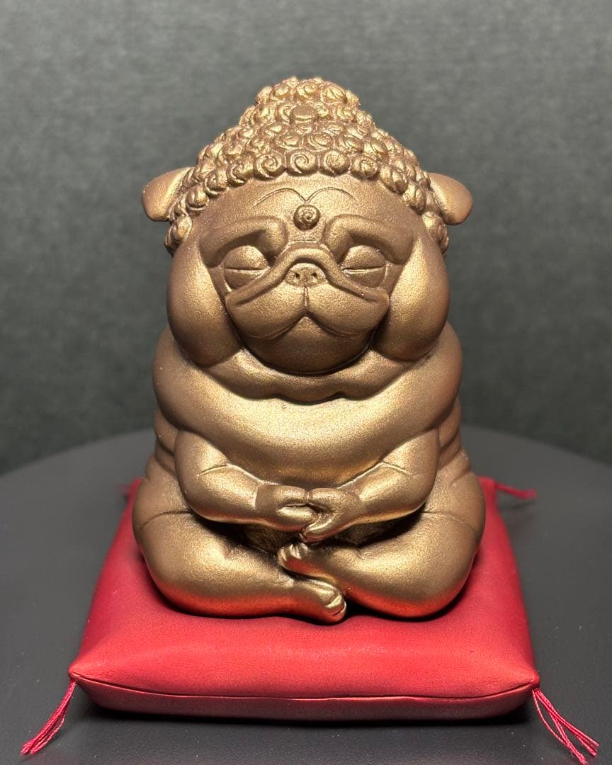 仏おパグさん:ゴールド(座布団風台座付き)