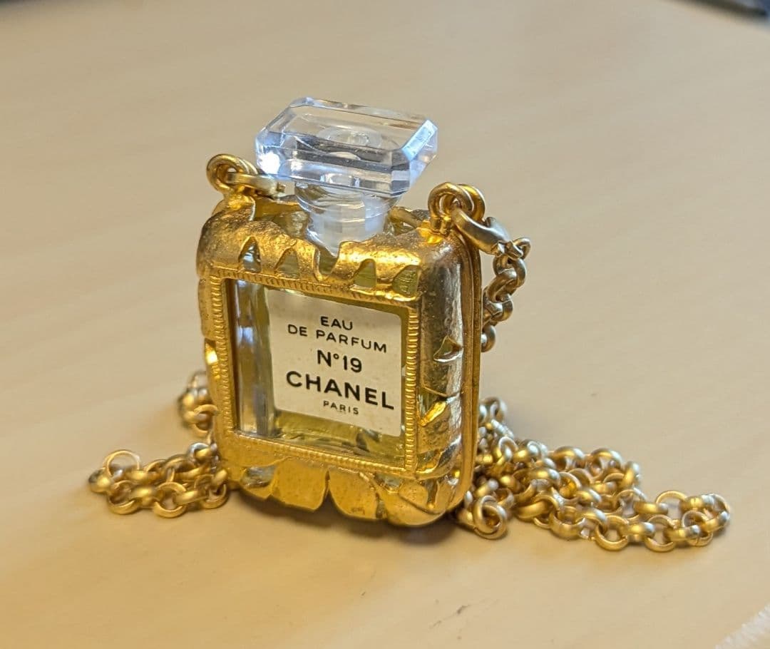 CHANEL　香水　ボトル　ネックレス　シャネル　No.19 ヴィンテージ